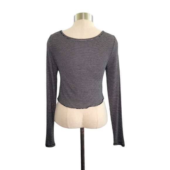 Brandy Melville Black & White Striped Long Sleeve Lettuce Hem Crop Top Fits XS/S - Picture 4 of 10